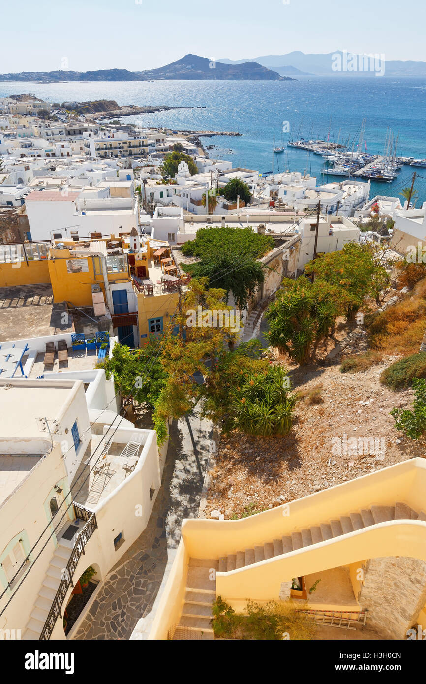 Vue sur la vieille ville de Naxos et de son port du château. Banque D'Images