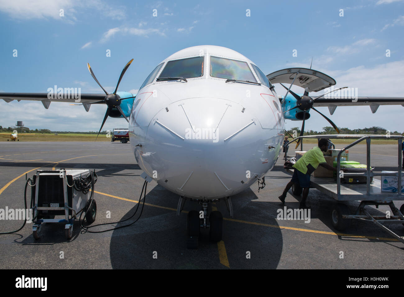 Portvila, Vanuatu - 27 septembre 2016 : Cockpit vue frontale d'un ATR 72-500 d'Air Vanuatu avion à l'aéroport Portvila Banque D'Images