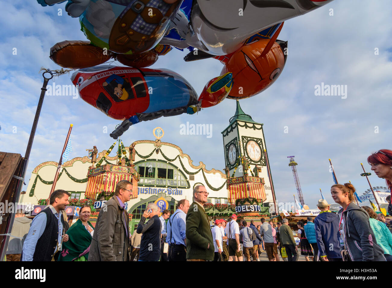 München, Munich : la bière Oktoberfest : Augustiner-Bräu tente, planant de ballons, Oberbayern, Haute-Bavière, Bayern, Bavaria, Banque D'Images