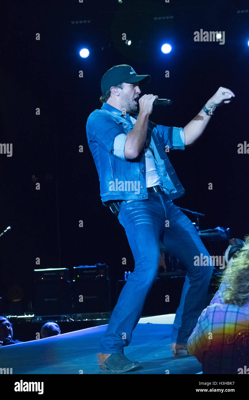 Luke Bryan ferme la route 91 Fête des vendanges le 2 octobre 2016 au village de Las Vegas à Las Vegas, NV. Banque D'Images