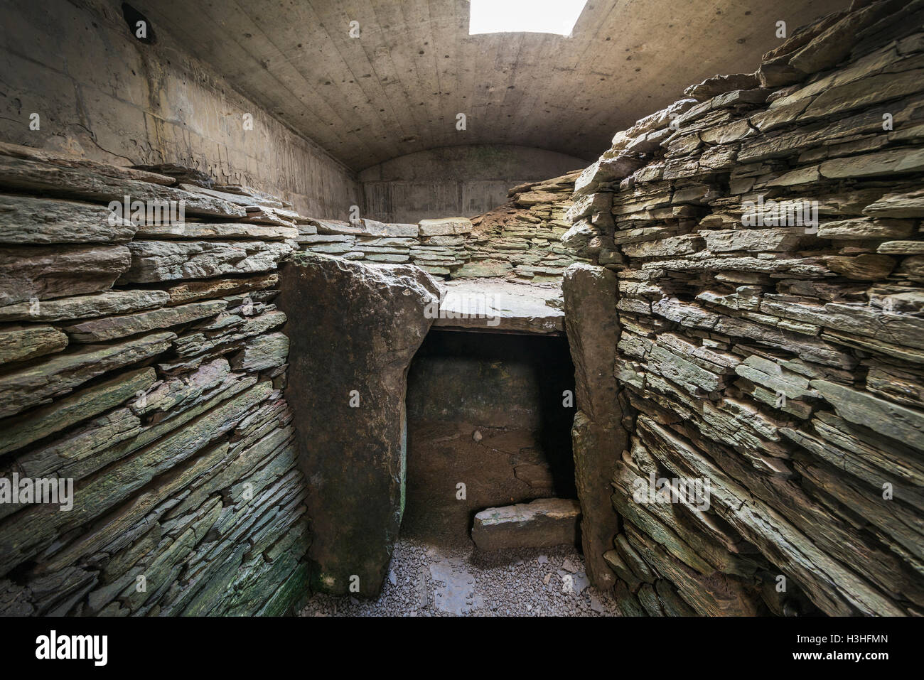 Intérieur de la tombe de l'Eagles, un cairn néolithique chambré sur South Ronaldsay, Orkney, Scotland, UK Banque D'Images