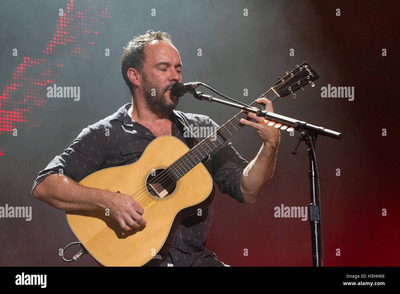 Dave Matthews effectue avec Tim Reynolds en 2016 à l'aide agricole Jeffy Lube Live in Bristow, VA 17 Septembre 2016 Banque D'Images