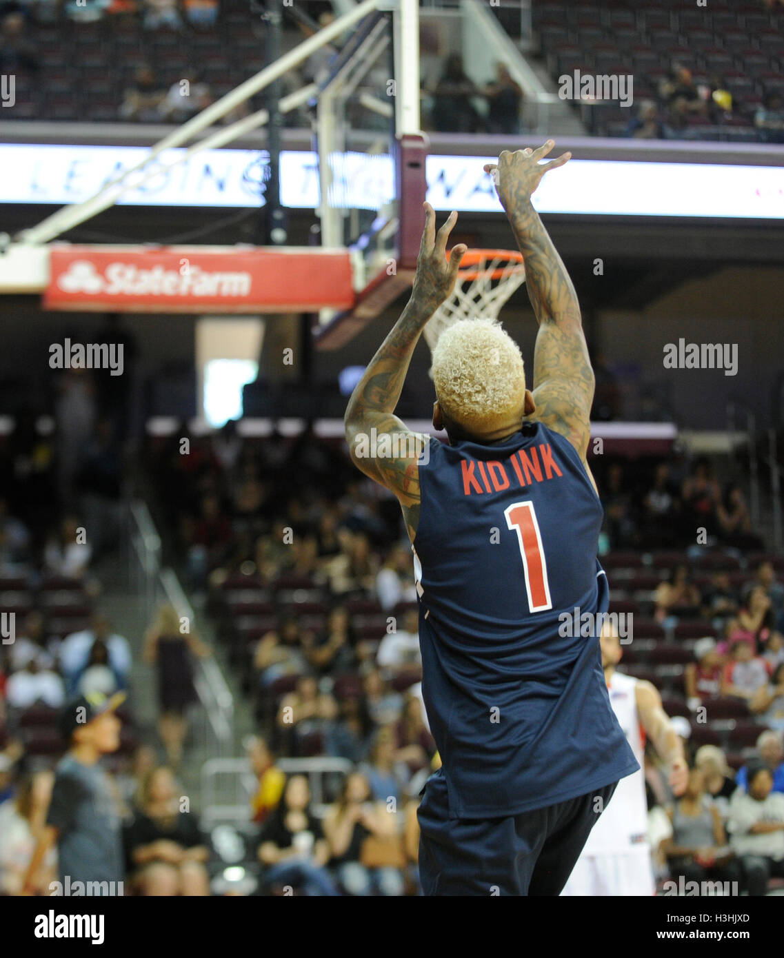 Kid Ink le tir de la balle à la puissance 106 2016 Toutes les étoiles jeu de basket-ball de célébrité à l'USC Galen Center le 11 septembre 2016 à Los Angeles, Californie. Banque D'Images