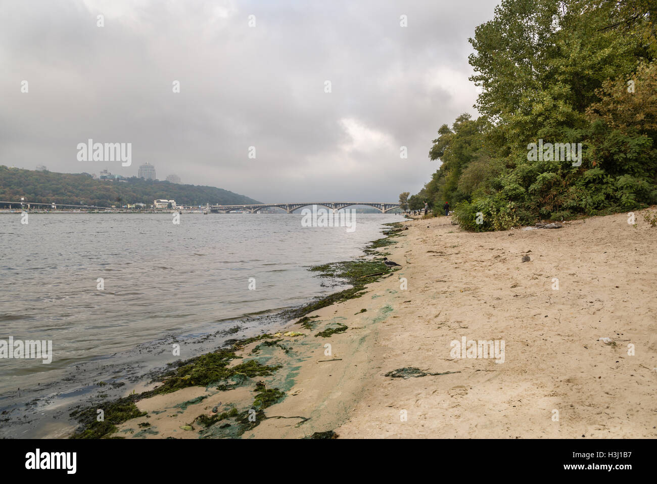 Jour nuageux à Kiev beach Banque D'Images