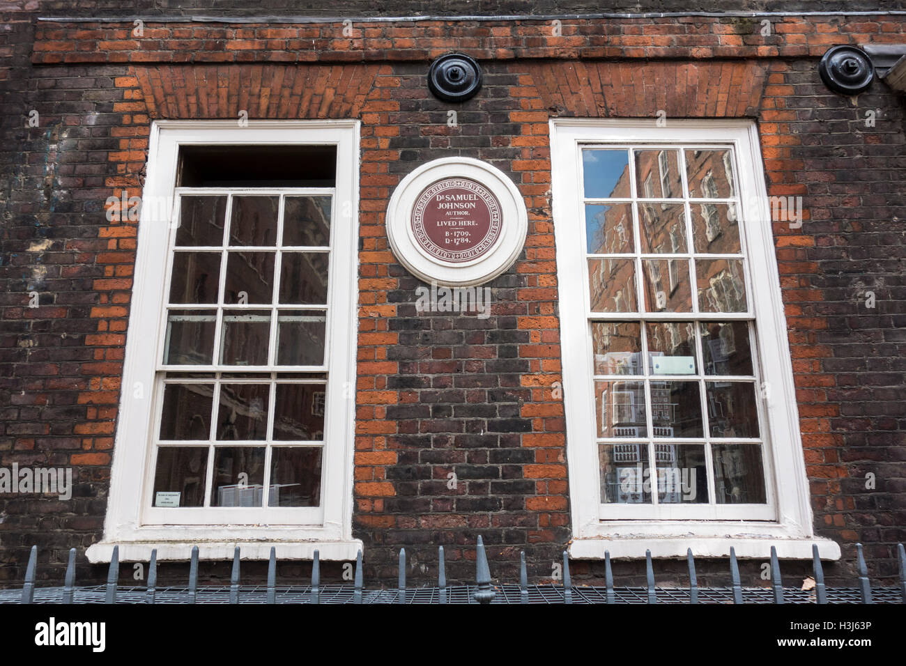 Plaque sur l'extérieur de l'ancienne maison du Dr Samuel Johnson, London, UK Banque D'Images