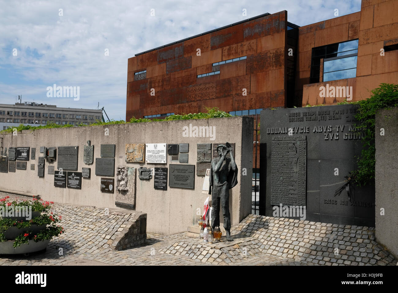 Entrée du chantier naval de Gdansk. Dans le grand bâtiment est une exposition permanente consacrée à l'histoire de solidarité. Banque D'Images