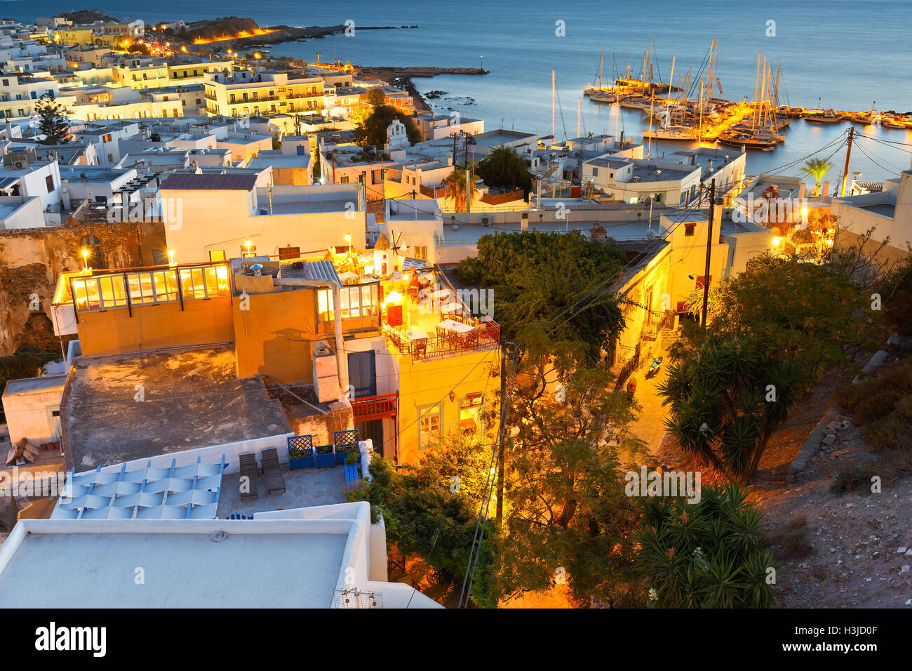 Vue sur la vieille ville de Naxos et de son port du château. Banque D'Images