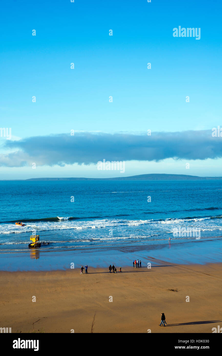 Un semi-submersible de remorquage de véhicules de sauvetage en mer à l'océan pour le lancement en Irlande Ballybunion Banque D'Images