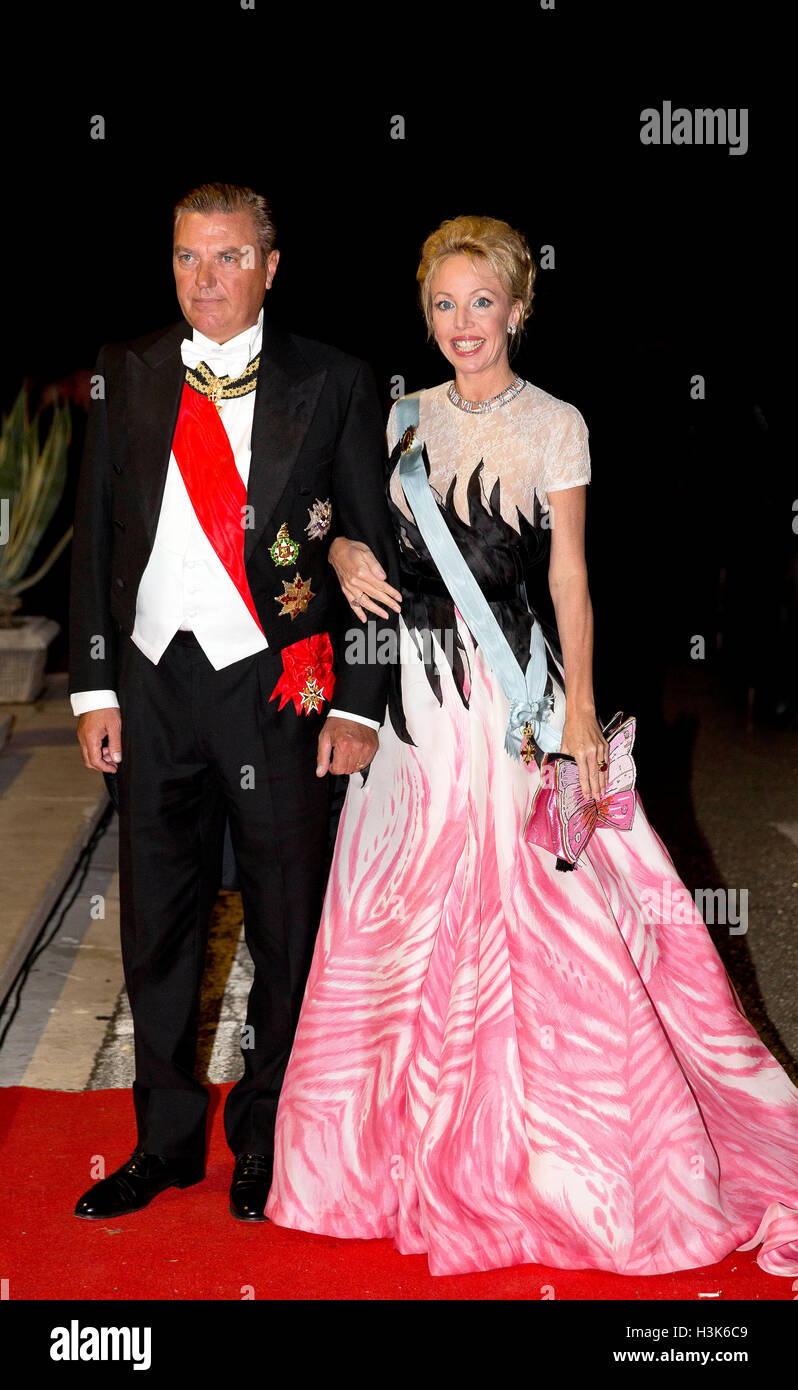 Tirana, Albanie. 05Th Oct, 2016. Le duc et la duchesse de Castro, Bourbon-Two Siciles Arrivée pour le dîner au Palais Royal d'honneur de Mariage de S.A.R. le Prince Leka II de l'Abanians et Mlle Elia Zaharia, le 8 octobre 2016, Tirana, Albany 08-10- 2016 Photo : Albert Nieboer//Point de vue - pas de fil - SERVICE/dpa/Alamy Live News Banque D'Images