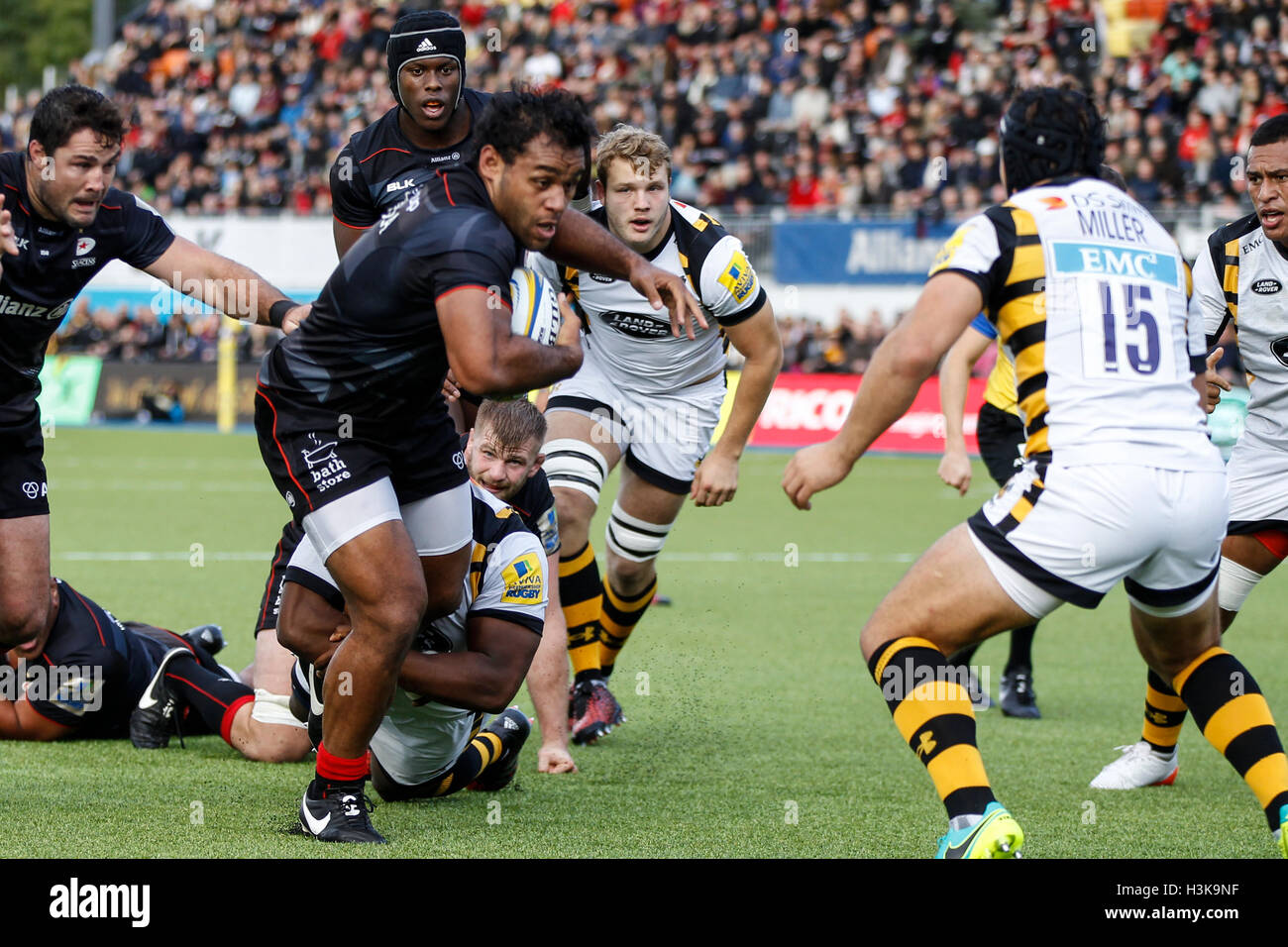 Barnet Copthall, Londres, Royaume-Uni. 09Th Oct, 2016. Aviva Premiership Rugby. Sarrasins contre les guêpes. Billy Vunipola des Sarrasins durs vers la ligne. Score final : 30-14 Saracens guêpes. Credit : Action Plus Sport/Alamy Live News Banque D'Images
