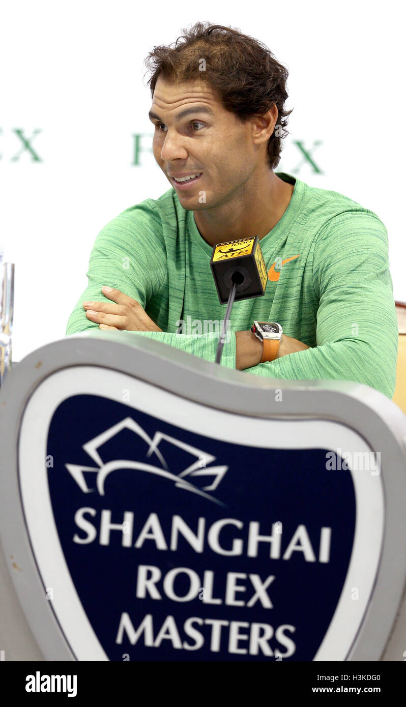 Shanghai, Chine. 10 Oct, 2016. Rafael Nadal d'Espagne assiste à une conférence de presse au tournoi de tennis Masters de Shanghai à Shanghai, la Chine orientale, le 10 octobre 2016. Credit : Fan Jun/Xinhua/Alamy Live News Banque D'Images