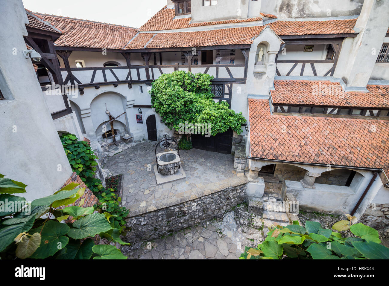 Cour intérieure du château de Bran en Roumanie, communément appelé "château de Dracula", accueil de personnage de Bram Stoker's Dracula "' Banque D'Images