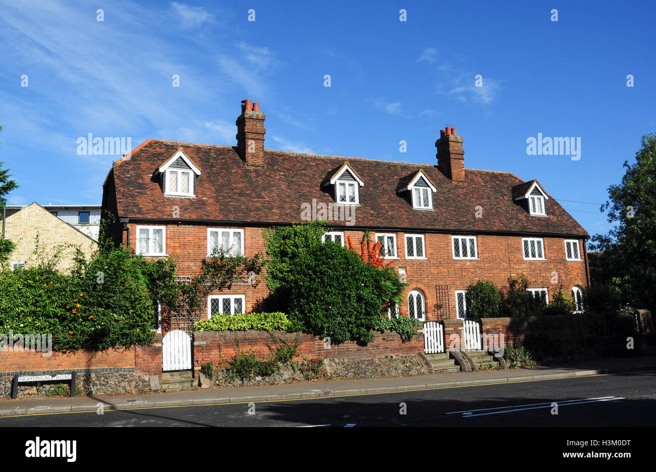 Les chalets, Nightingale Road, Hitchin, Hertfordshire, England, UK (vu de la voie publique) Banque D'Images
