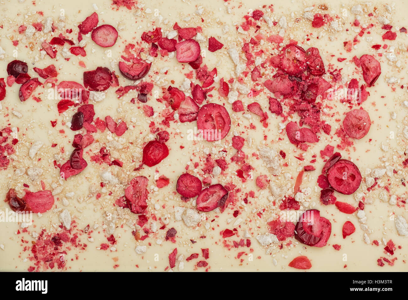 Arrière-plan de chocolat blanc aux fruits rouges et nougat Banque D'Images