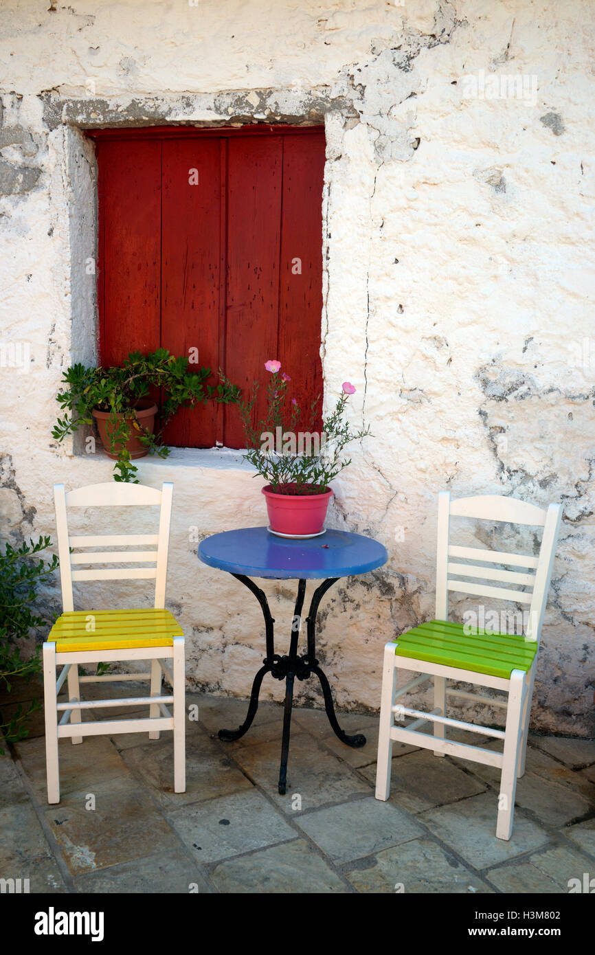 Table et chaises Paxos Gaios Îles Ioniennes Grèce Banque D'Images