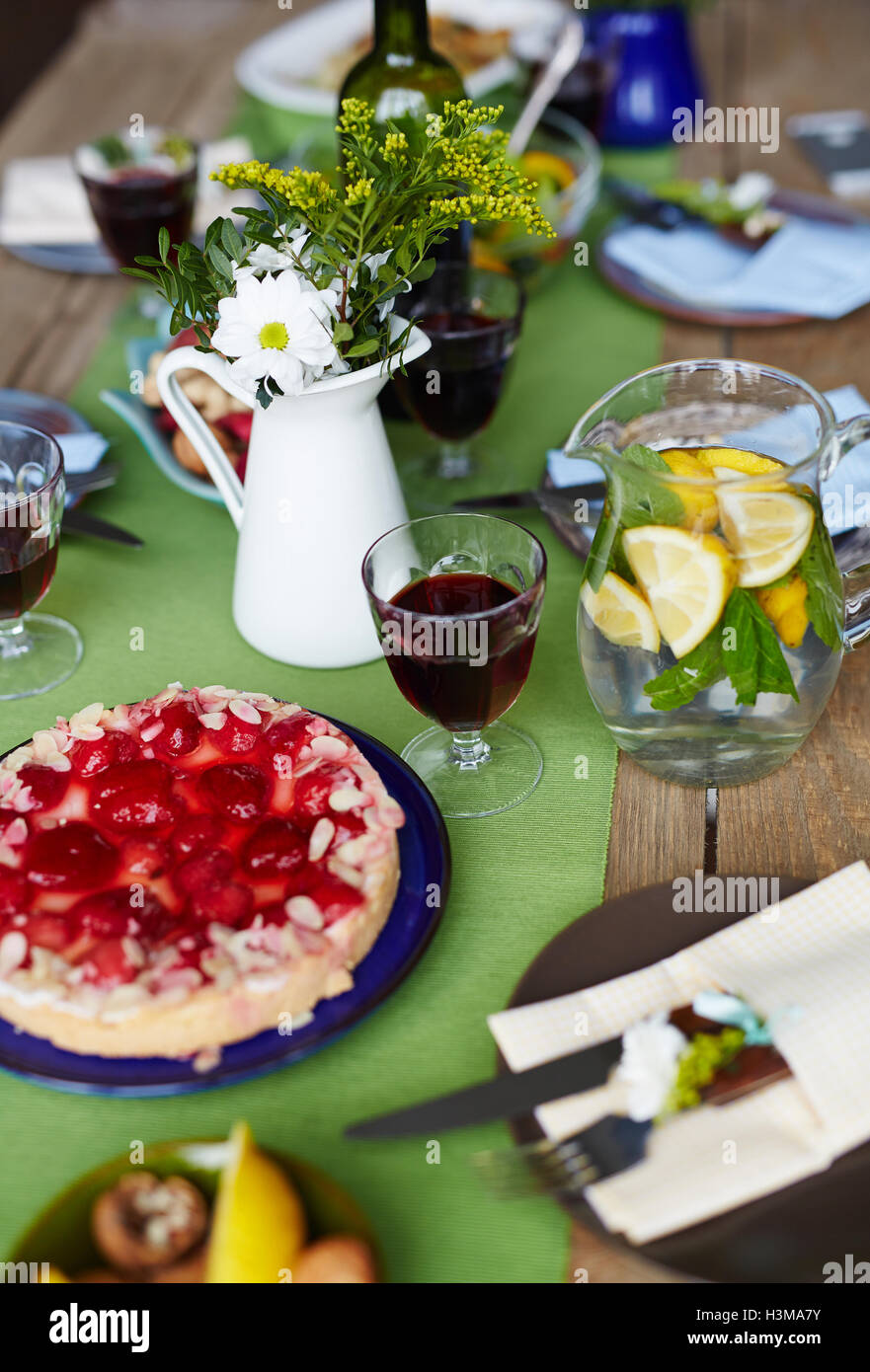 Repas de fête sur la table servie pour Thanksgiving celebration Banque D'Images