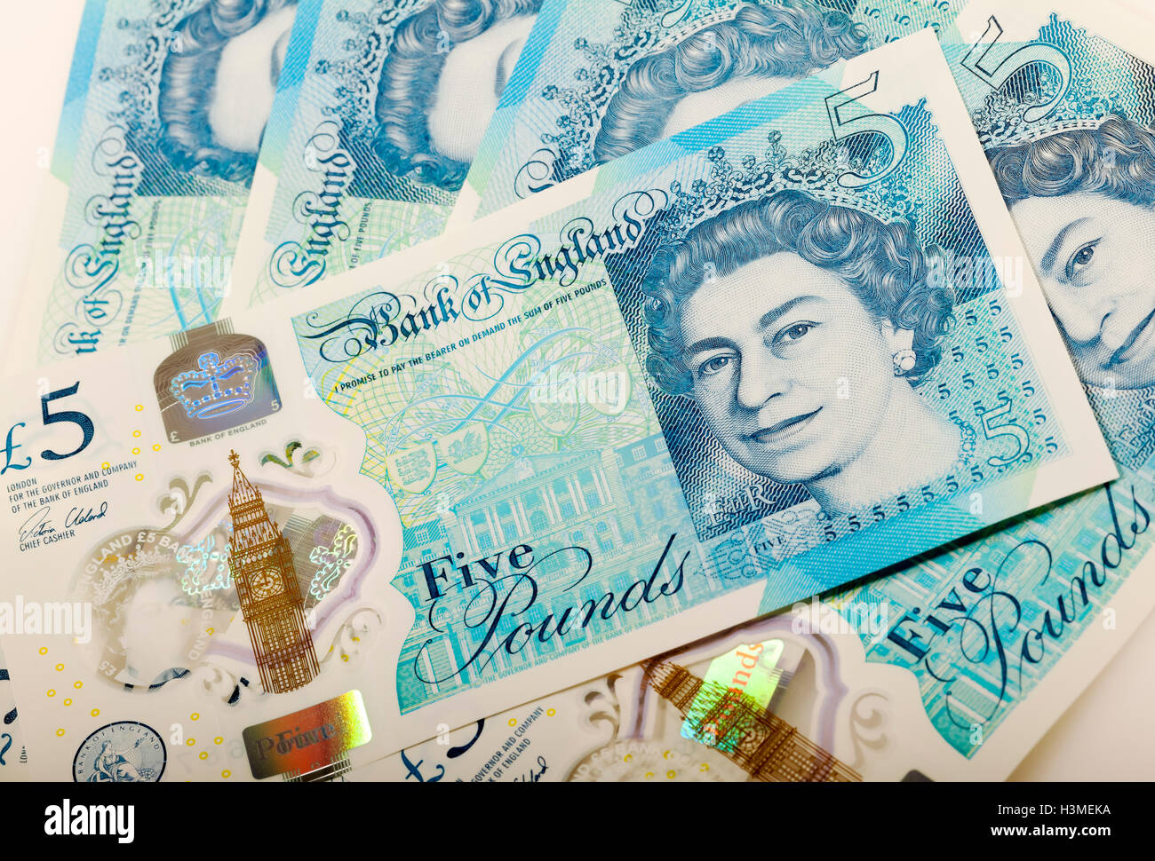 Gros plan de billets de banque anglais britannique billets de banque espèces £5 Nouveau polymère billets de cinq livres billets Angleterre Royaume-Uni GB Grande-Bretagne Banque D'Images