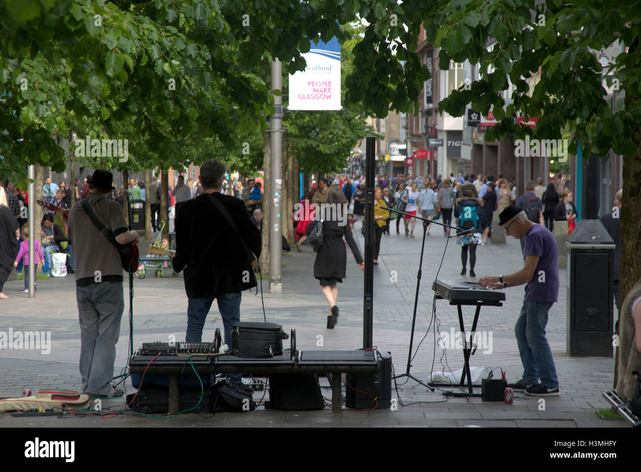 Des musiciens de rue de la rue sur Sauchiehall Street, Glasgow Banque D'Images