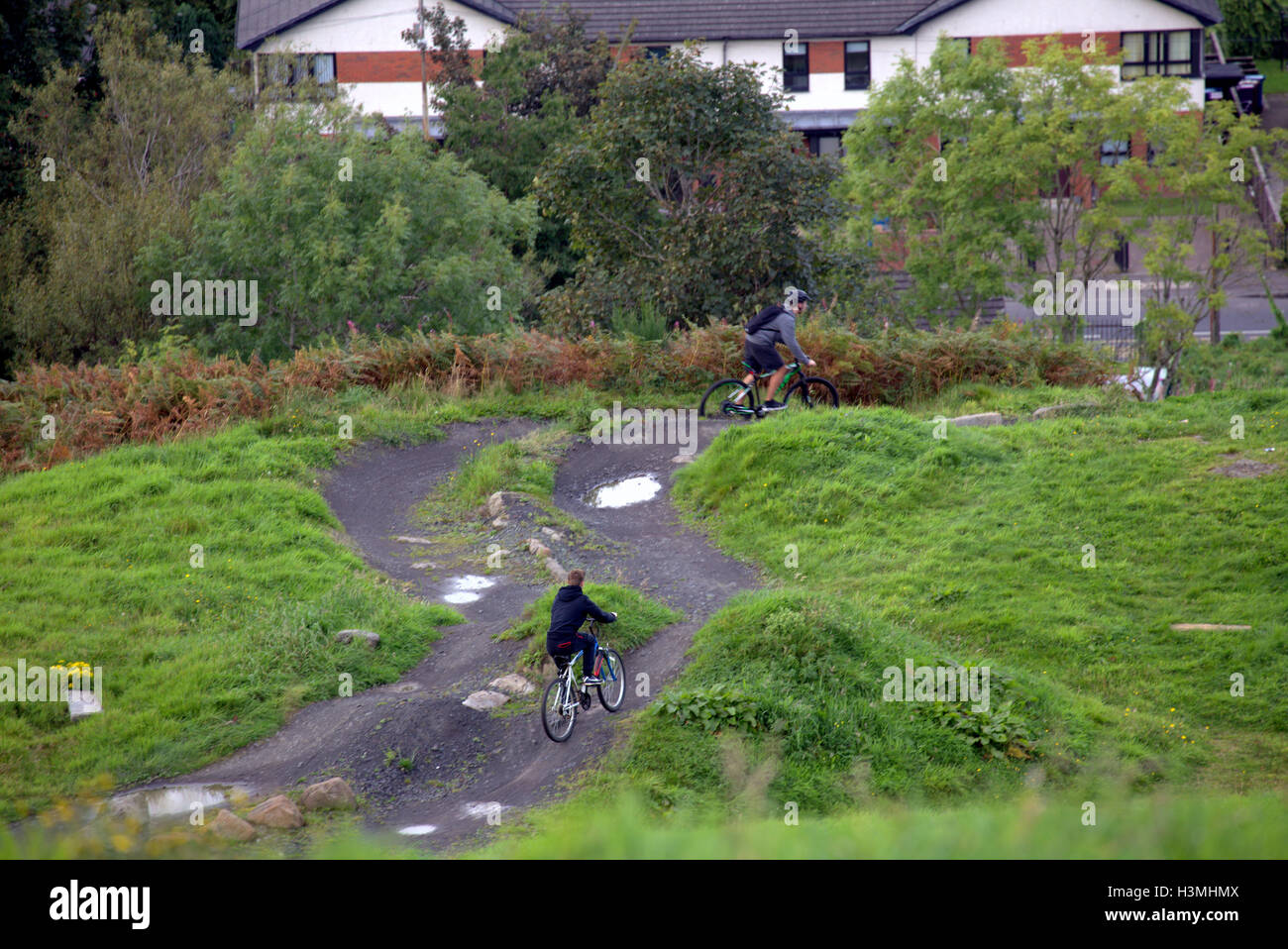 Glasgow Cathkin Braes park Cours de vélo de montagne Castlemilk populaires pour les vélos et les coureurs Banque D'Images