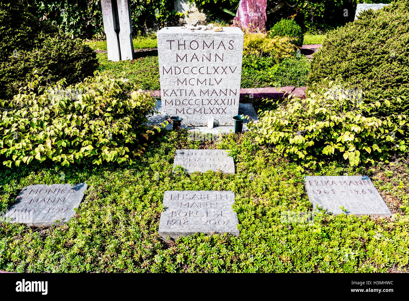 Tombes de la famille de Thomas Mann au cimetière de Kilchberg Kilchberg près de Zurich, Suisse ; Banque D'Images