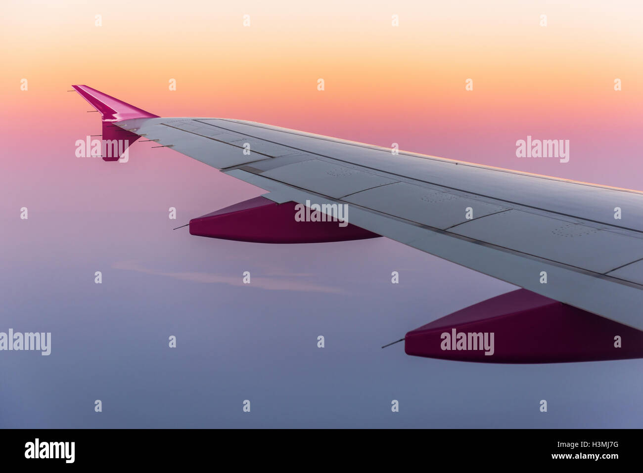 Vue à travers la fenêtre de l'avion Banque D'Images