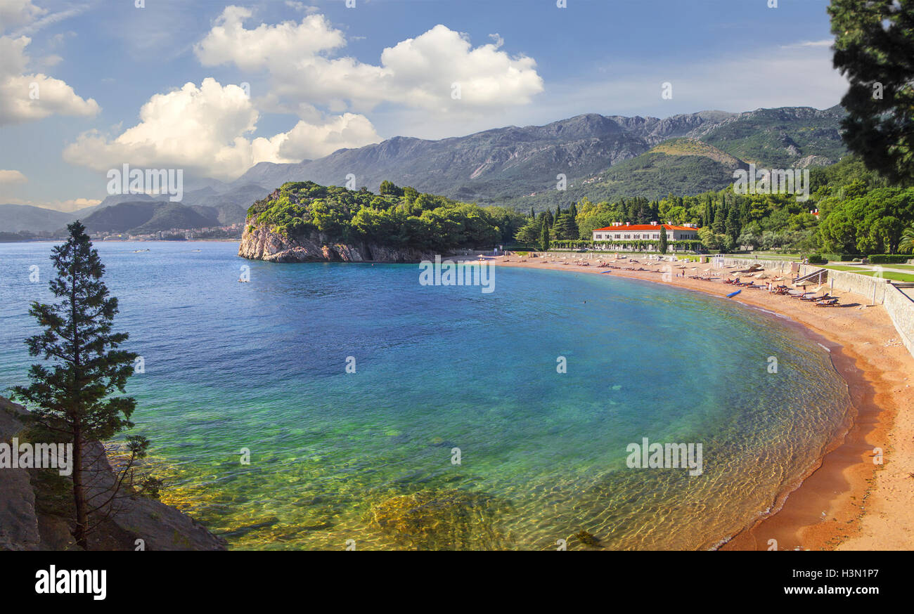 Budva Riviera Côte. Vue panoramique sur la plage et l'hôtel Paris. Le Monténégro. Banque D'Images