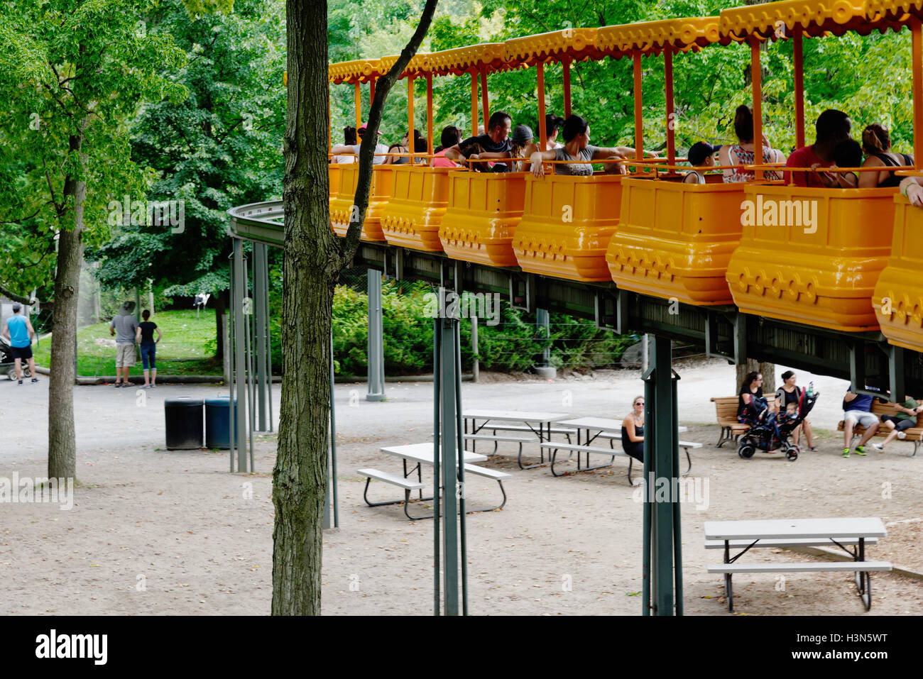 Le monorail au Zoo de Granby au Québec Banque D'Images
