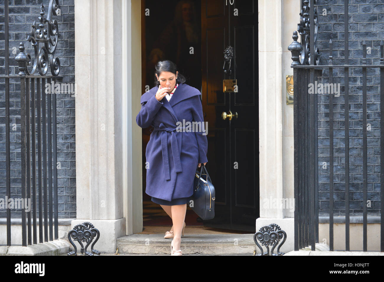 Downing Street, London, UK. 11Th Oct 2016. Priti Patel. Les ministres du Cabinet à Downing Street. Crédit : Matthieu Chattle/Alamy Live News Banque D'Images