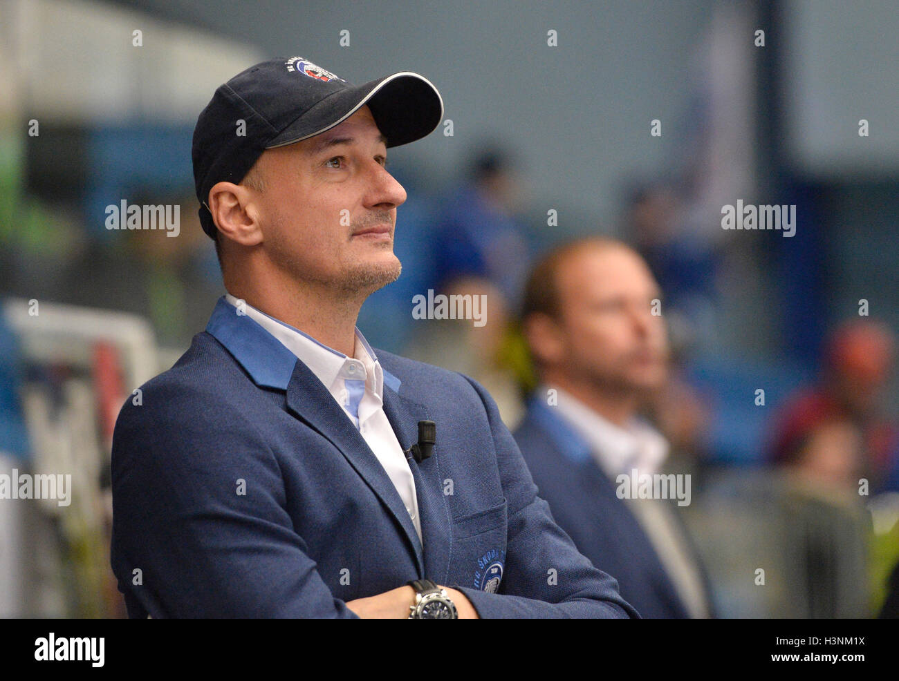 Pilsen, République tchèque. Oct 11, 2016. Michal Straka, entraîneur de Plzeň, photographié lors de la Ligue des champions de hockey sur glace, 1er tour play off match HC Skoda Plzen vs HC Lugano à Plzen, République tchèque, le 11 octobre 2016. © Miroslav Chaloupka/CTK Photo/Alamy Live News Banque D'Images