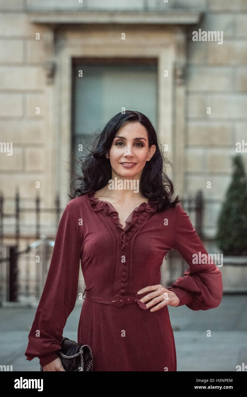 Londres, Royaume-Uni. Oct 11, 2016. Tamara Rojo, ballet d'Espagne, directeur artistique de l'English National Ballet ainsi qu'un danseur étoile, assiste à la cérémonie de remise des prix de la Royal Academy of Arts Crédit : Guy Josse/Alamy Live News Banque D'Images