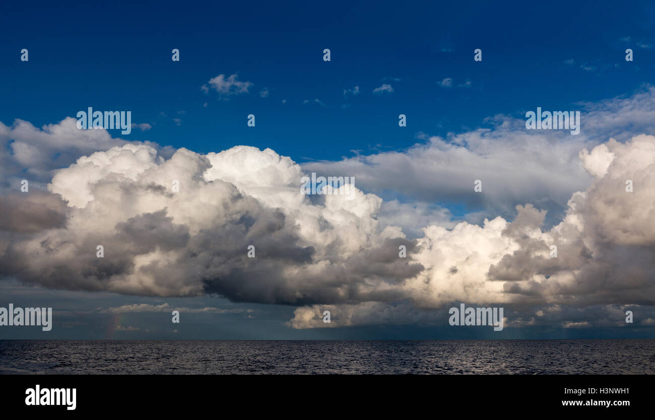 Soir, les nuages qui se forment sur la mer du Nord Banque D'Images