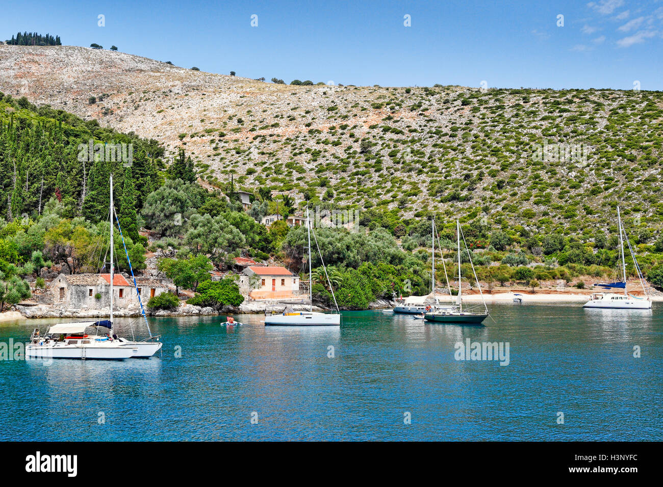 Bateaux à voile à Agia Sofia & Grimaldi Limani dans l'île de Céphalonie, Grèce Banque D'Images