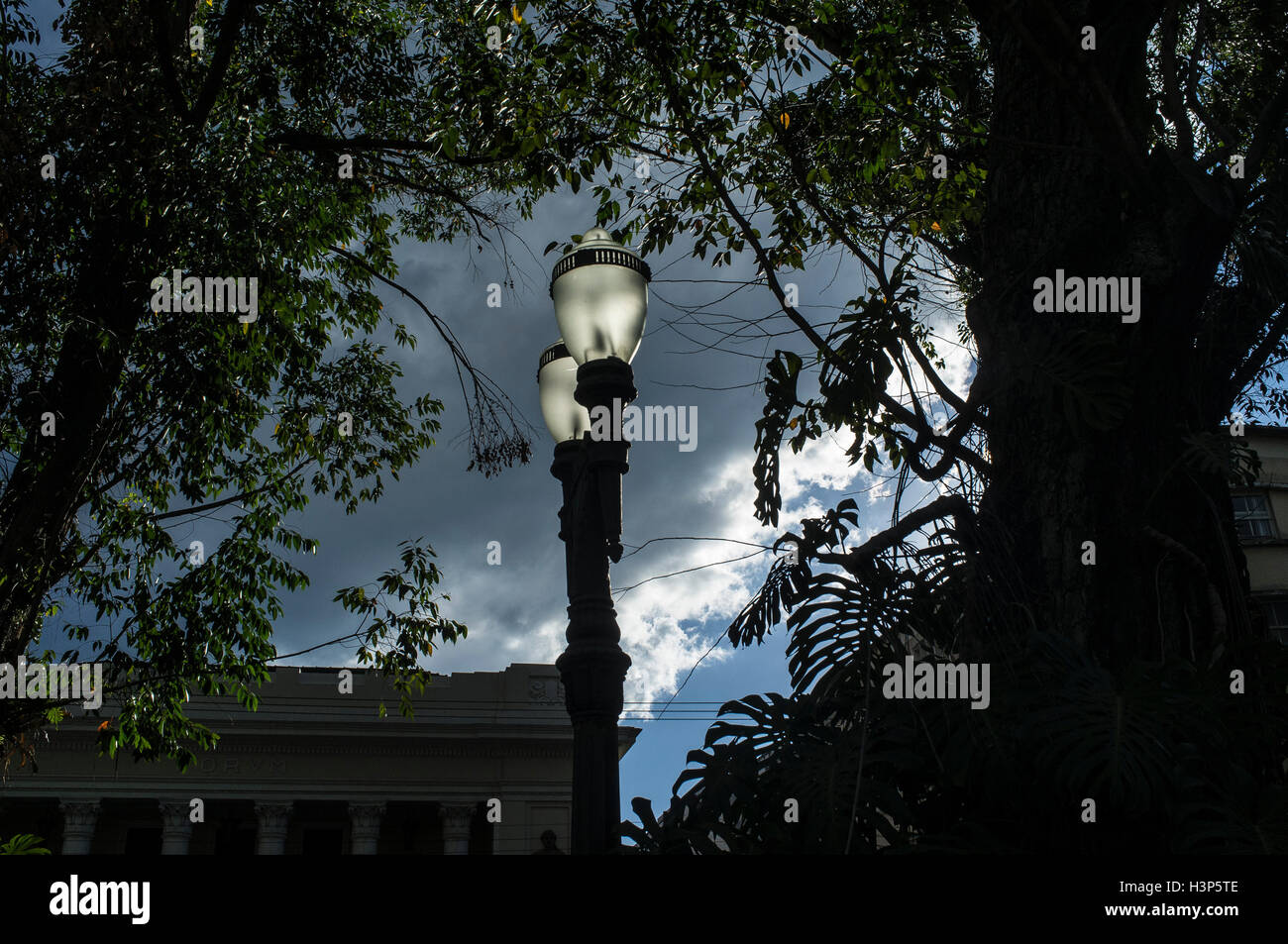 Un lampadaire, Nova Friburgo, place principale de la ville de Rio de Janeiro, Brésil de l'État. Banque D'Images