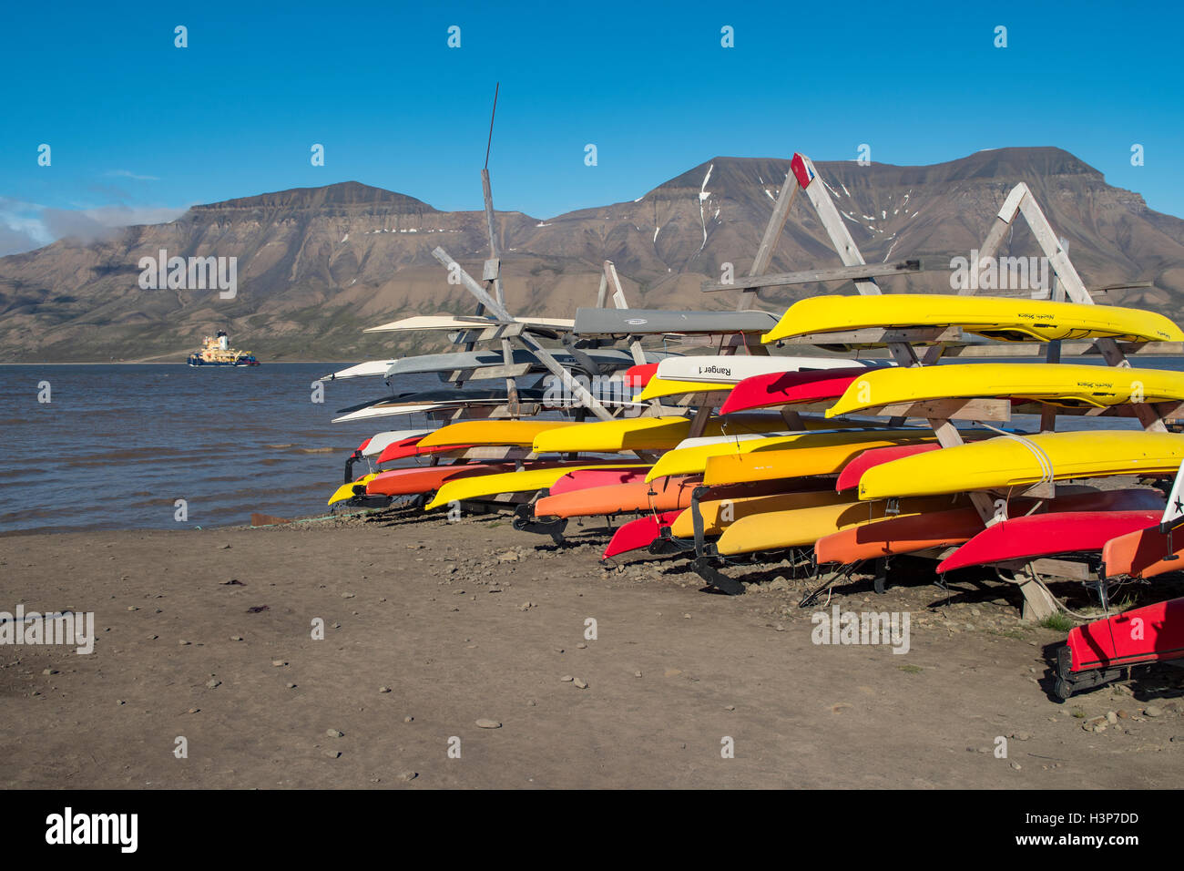 Des kayaks à Longyearbyen, Svalbard, Norvège Banque D'Images