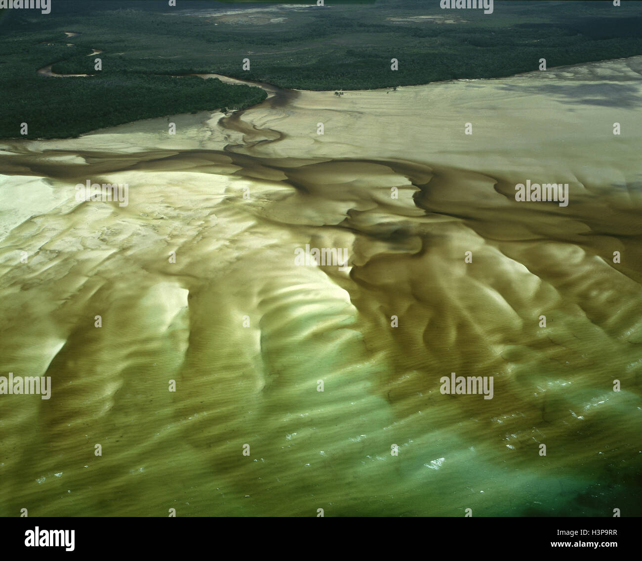 Une baie avec une eau peu profonde Banque D'Images