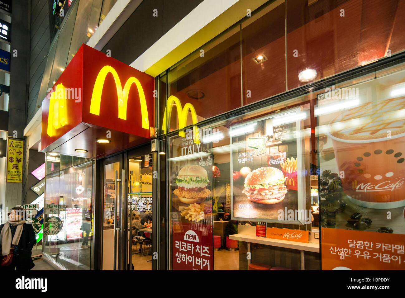 McDonald's restaurant fast food dans Myeong-dong, Séoul, Corée Photo ...