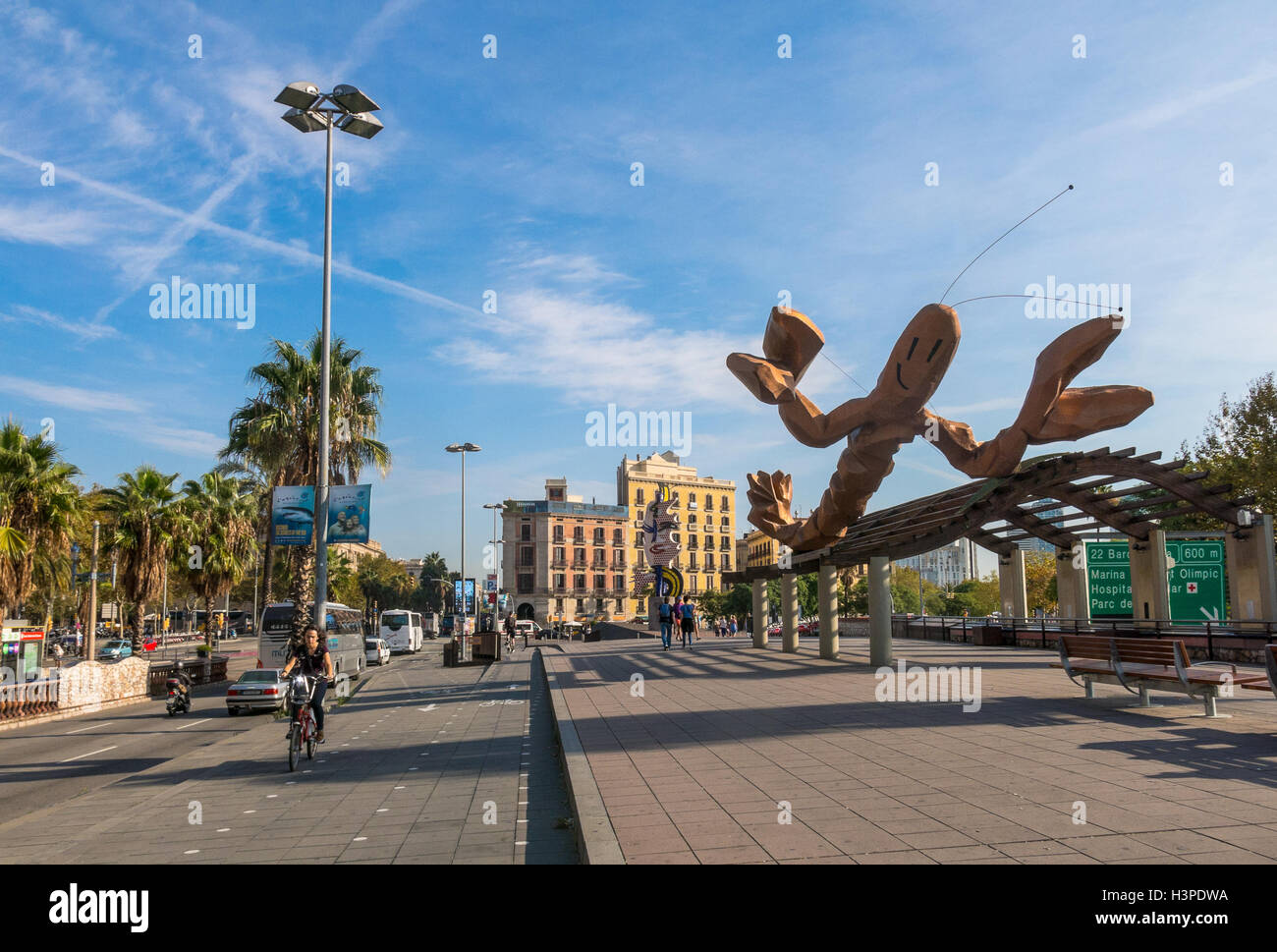 Barcelone, Espagne - OCT 5 : les passants sur une journée ensoleillée le 5 octobre 2016, sur la "marche de la Fusta oll', sur la côte de la ville Banque D'Images