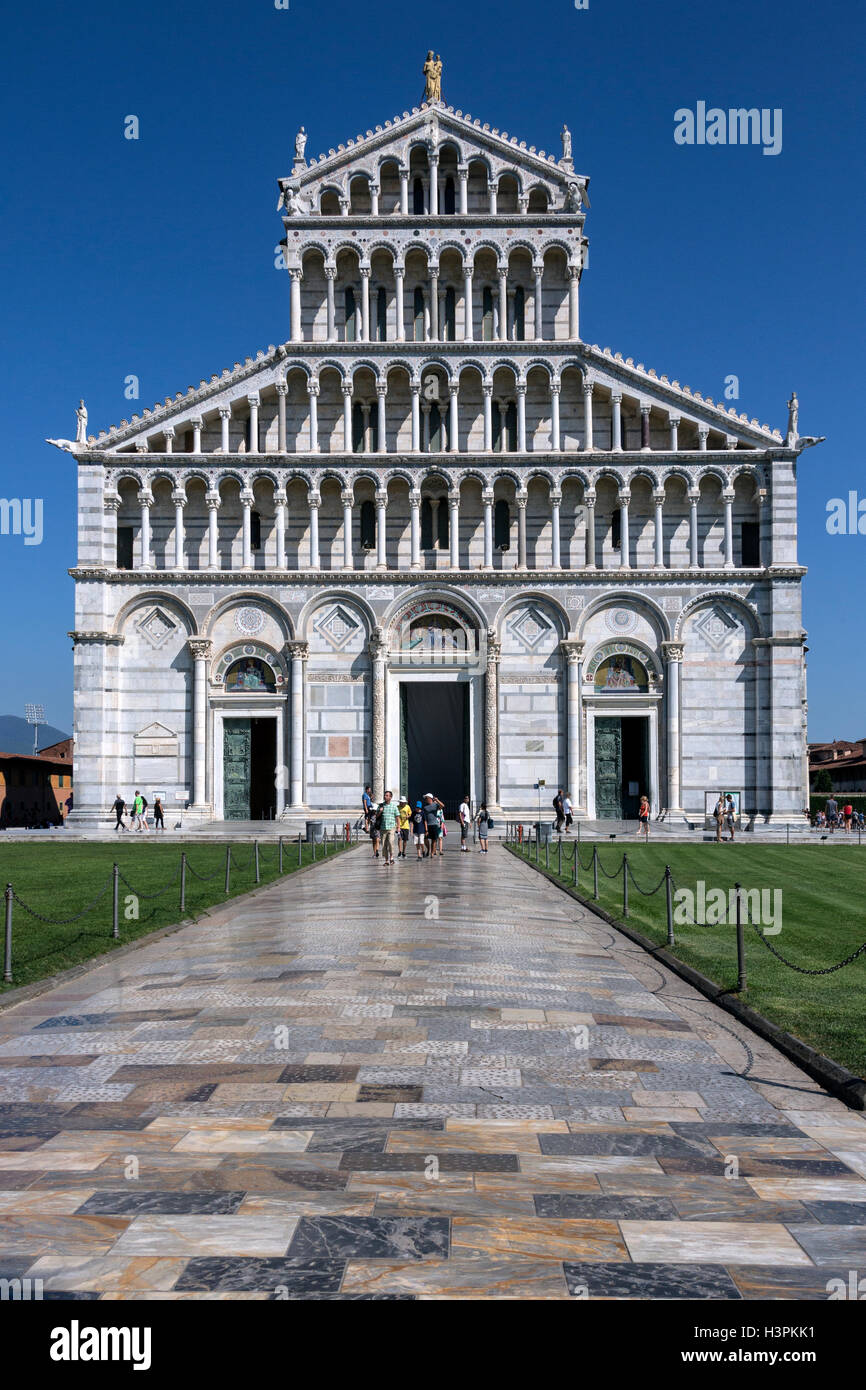 Duomo di Pisa dans la ville de Pise en Italie. La cathédrale est située sur la Piazza dei Miracoli entre le baptistère de Saint Jean et Banque D'Images