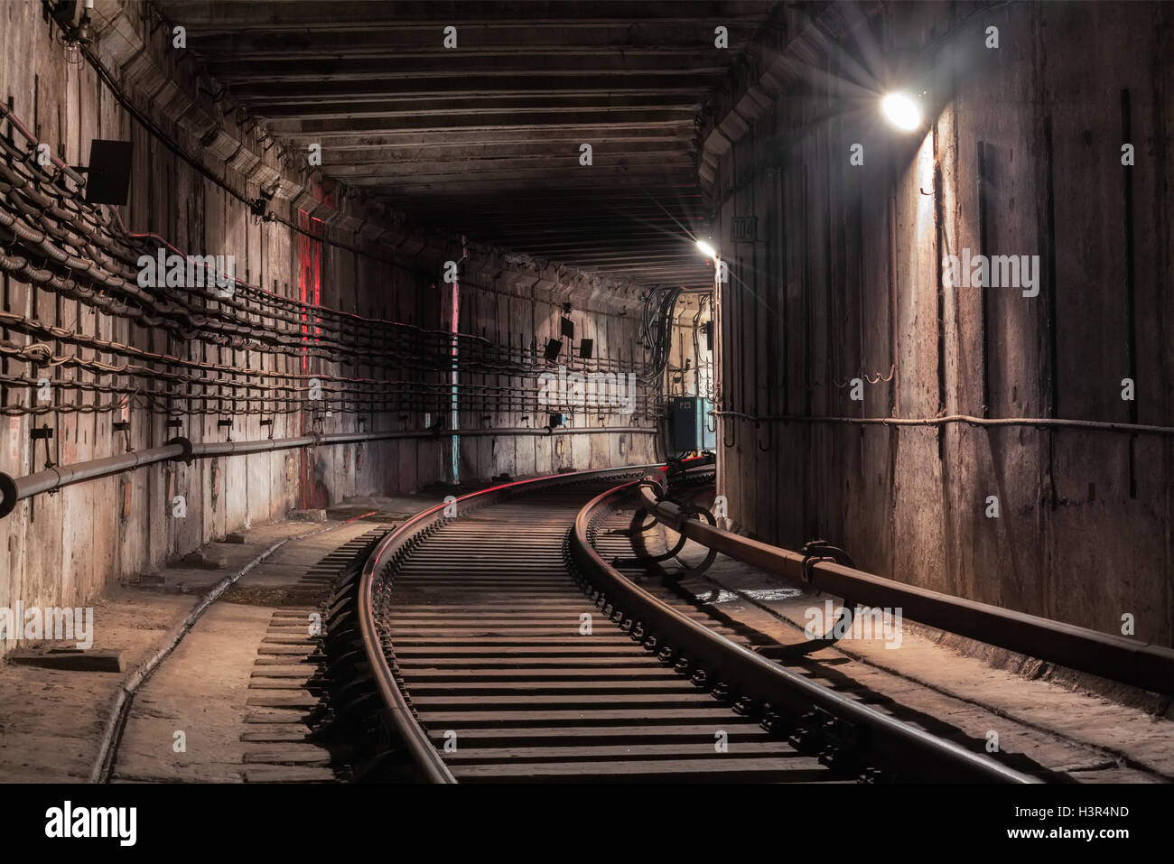 Tourner dans le tunnel du métro Banque D'Images