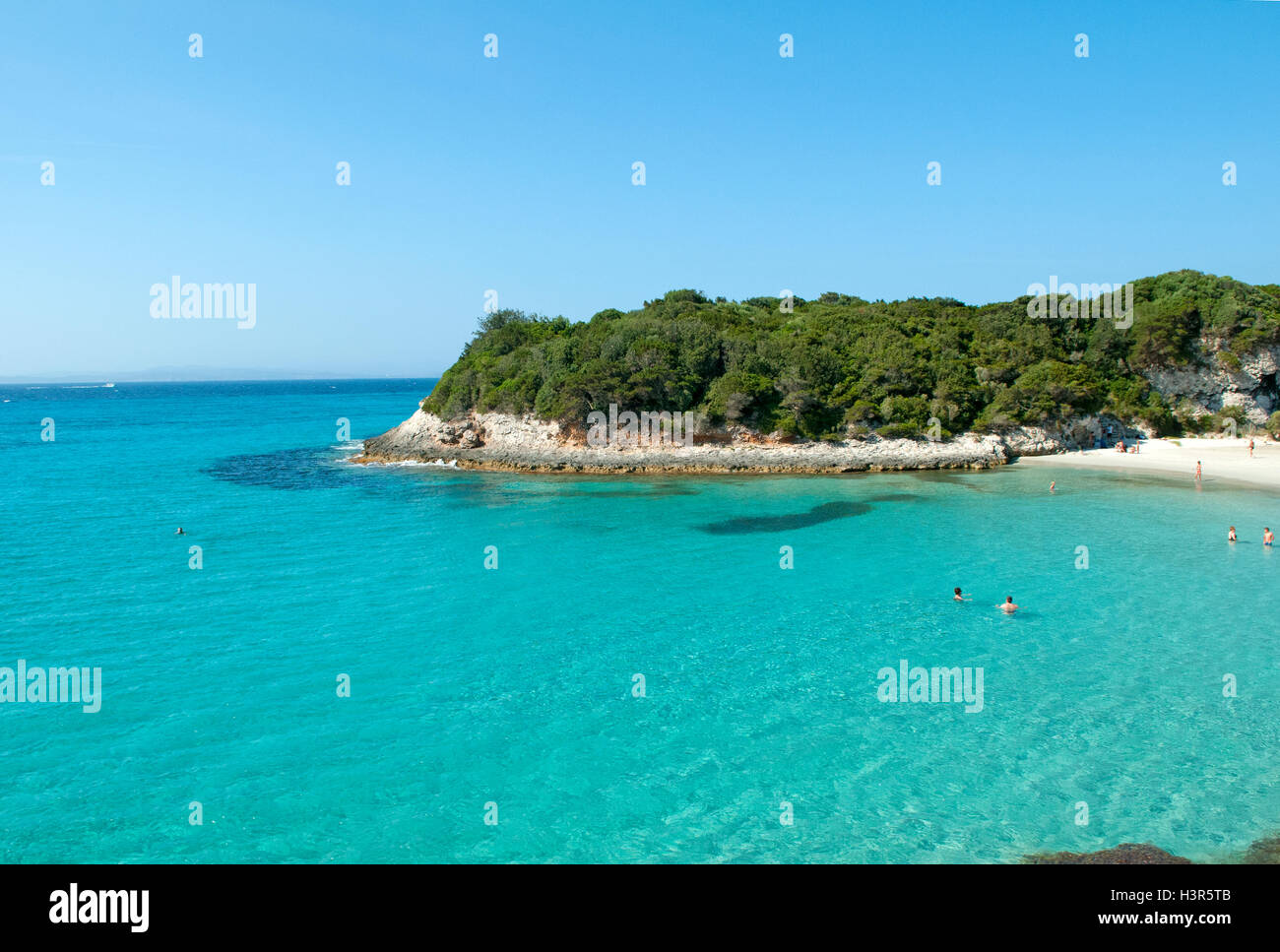 Quelques syndicats sur une belle Petit Sperone plage, Corse, France Banque D'Images