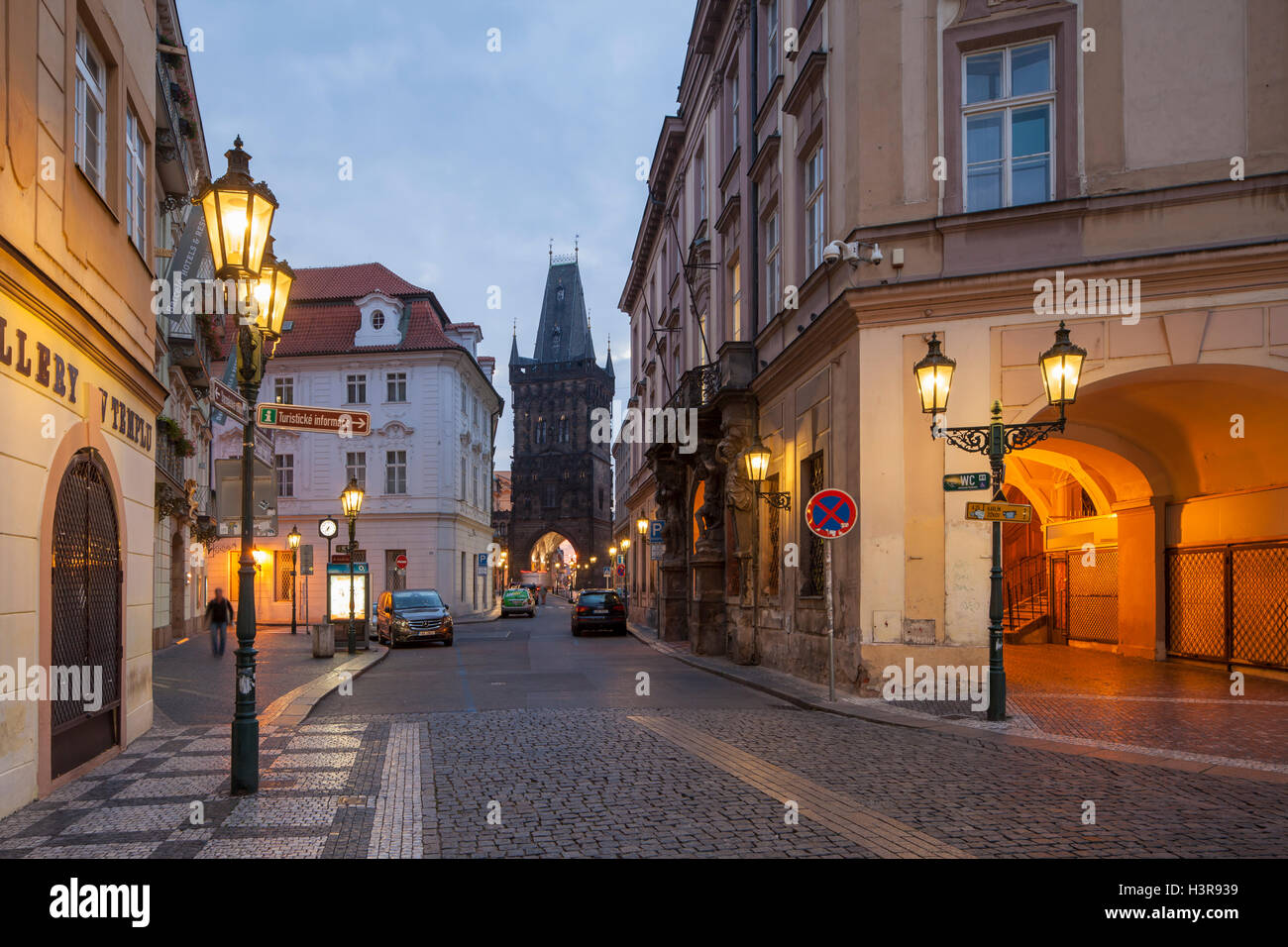 Avant l'aube dans la vieille ville de Prague, République tchèque. Banque D'Images