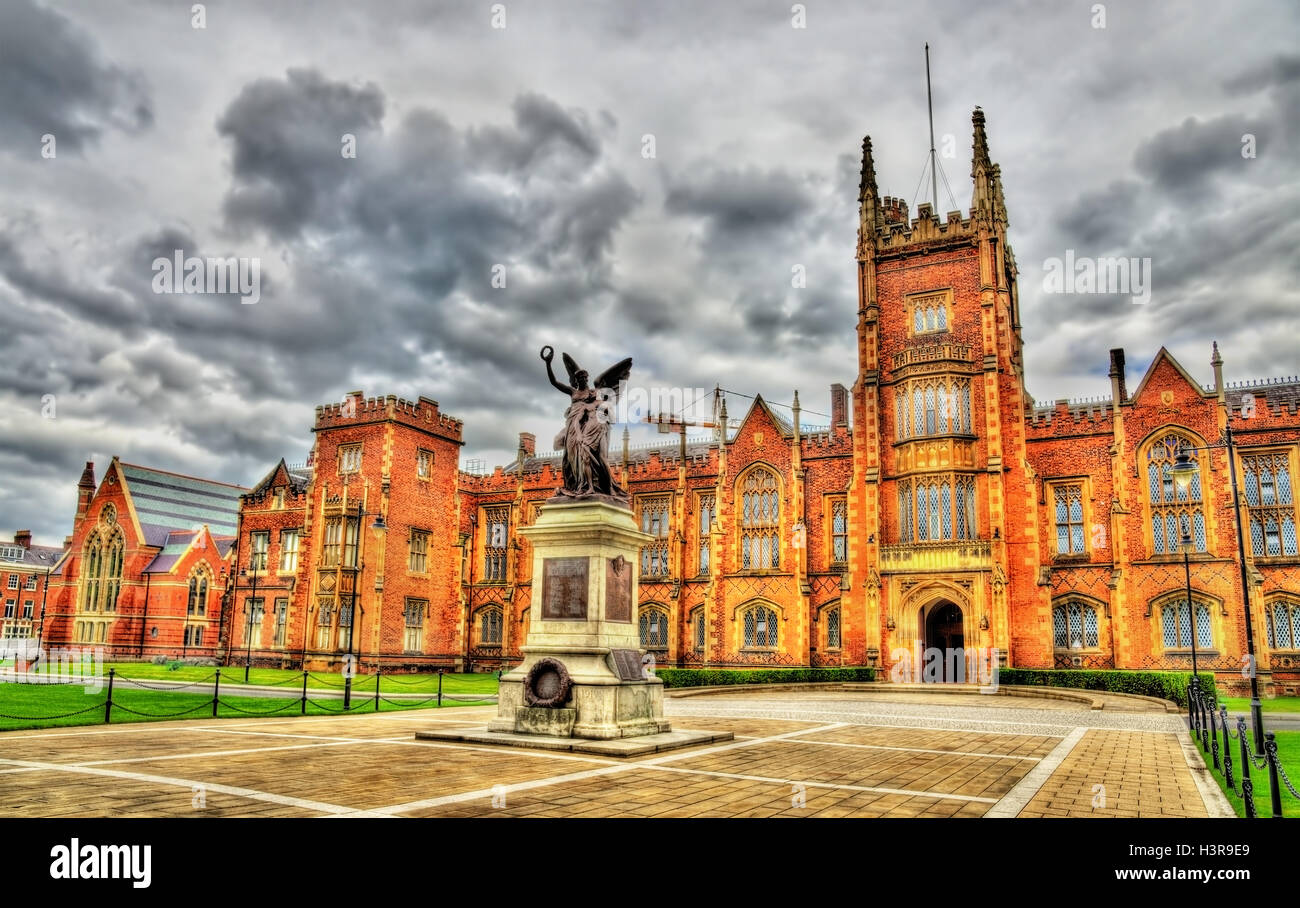 L'Université Queen's War Memorial - Belfast, Irlande du Nord Banque D'Images