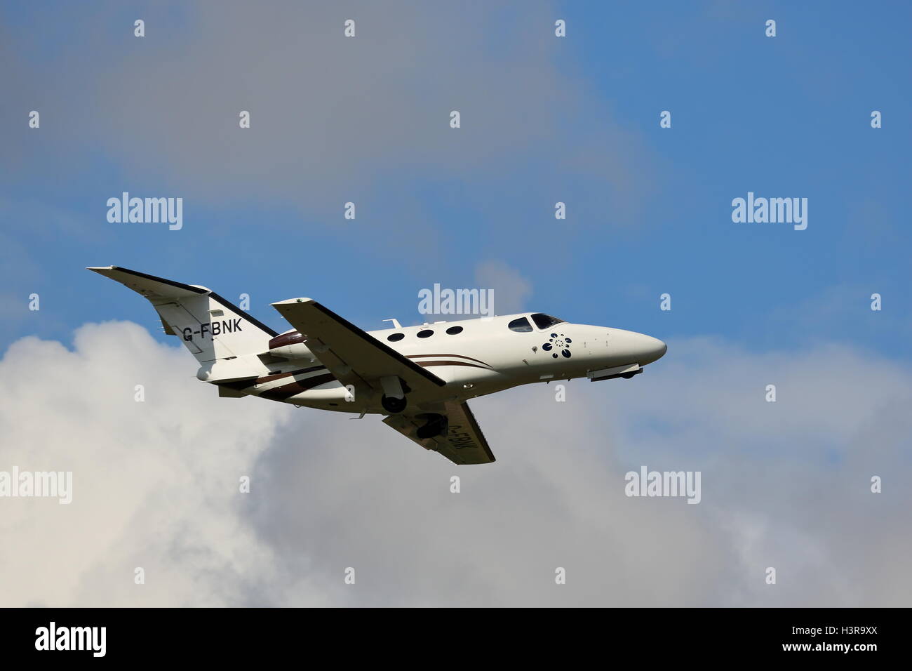 Blink 510 Cessna Citation Mustang Ltd G-FBNK au départ de l'aéroport de Londres Luton, Royaume-Uni Banque D'Images Blink 510 Cessna Citation Mustang Ltd G-FBNK au départ de l'aéroport de Londres Luton, Royaume-Uni Banque D'Images
