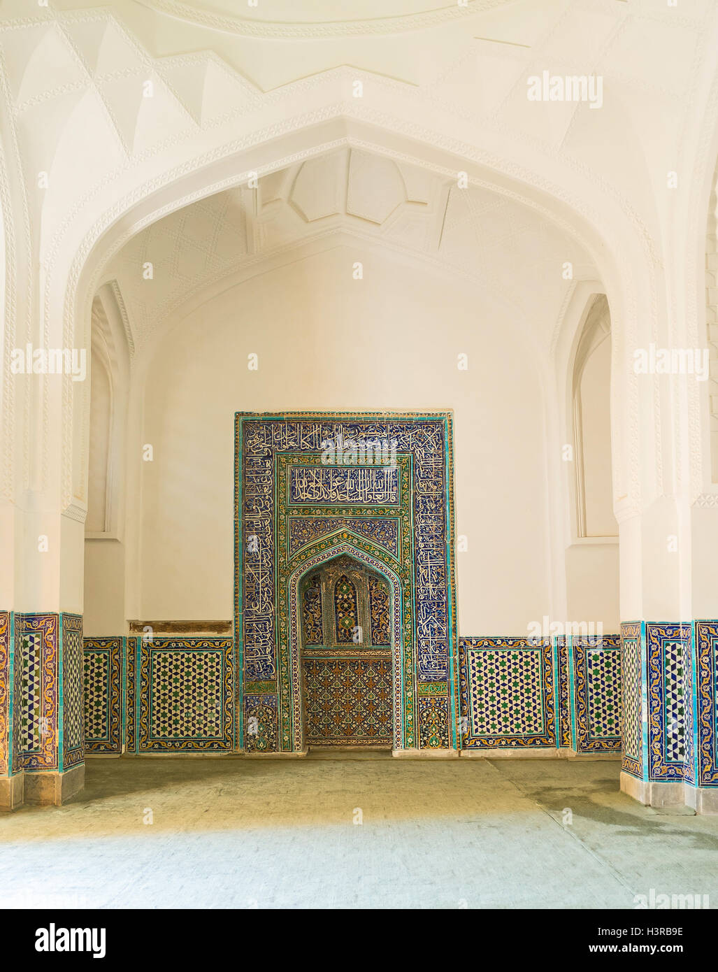 L'intérieur de la mosquée, située à côté de la mausolée de Kusam-ibn-Abbas, cousin du Prophète Muhammad à Samarcande. Banque D'Images