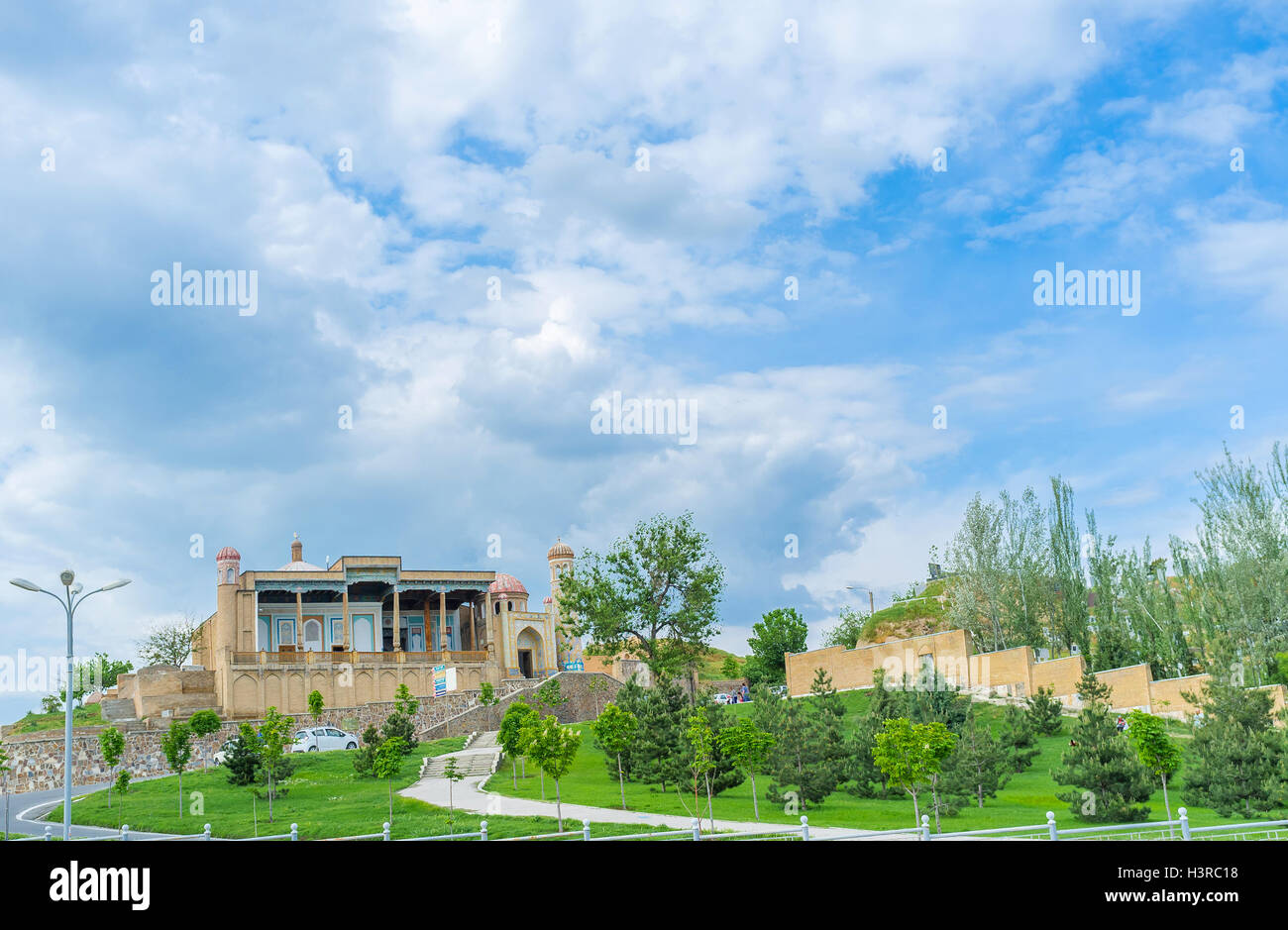 La mosquée Hazrat Khizr entouré par un jardin luxuriant et situé à côté de Shah-i Zinda complexe, Samarkand (Ouzbékistan). Banque D'Images