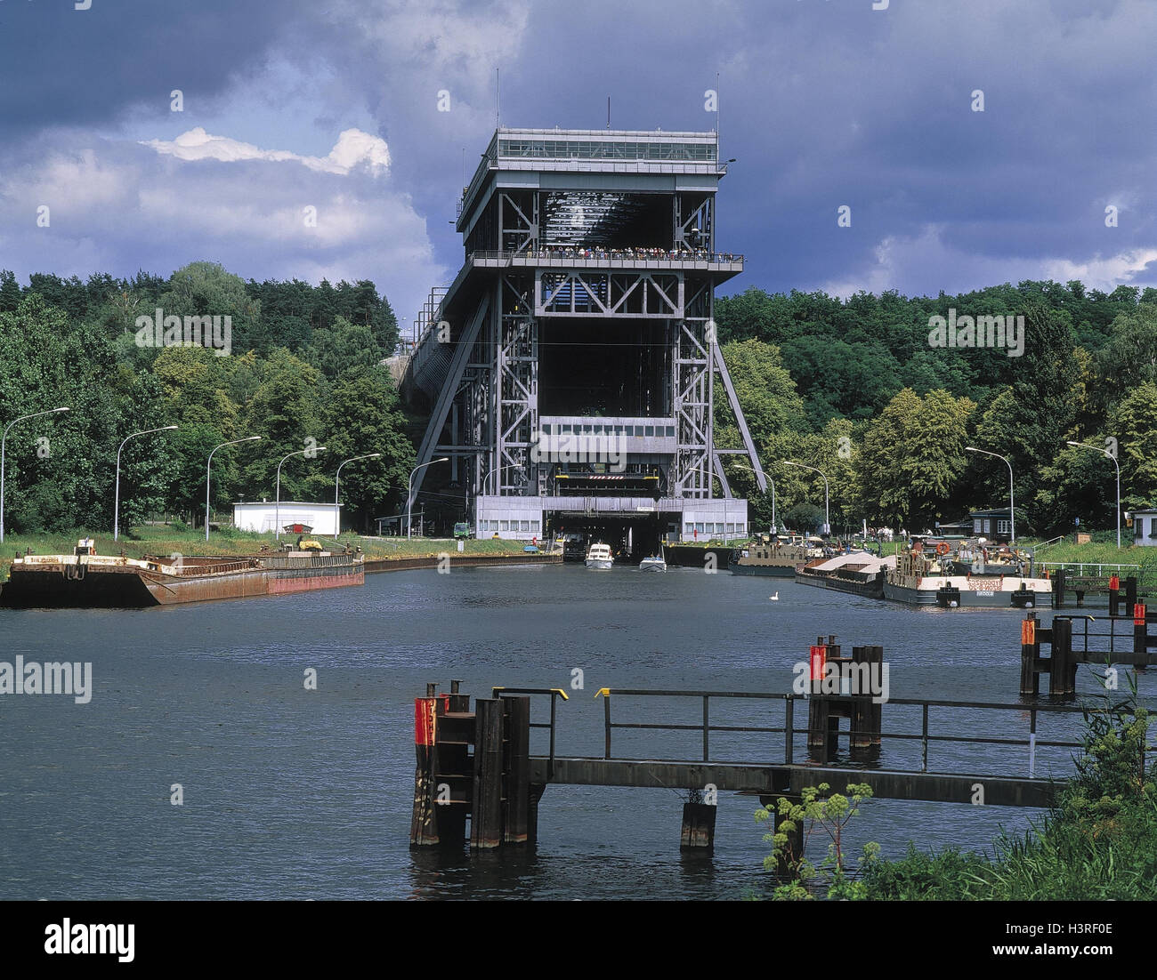 Allemagne, Brandebourg, Finowkanal, navire d'un palan, Niederfinow structure, la technologie, l'équipement de levage, de navigation, d'un palan, d'un navire d'un palan, 94 m de long, 27 m de large, 60 m de large, construit en 1927-34, point d'intérêt, à l'extérieur Banque D'Images