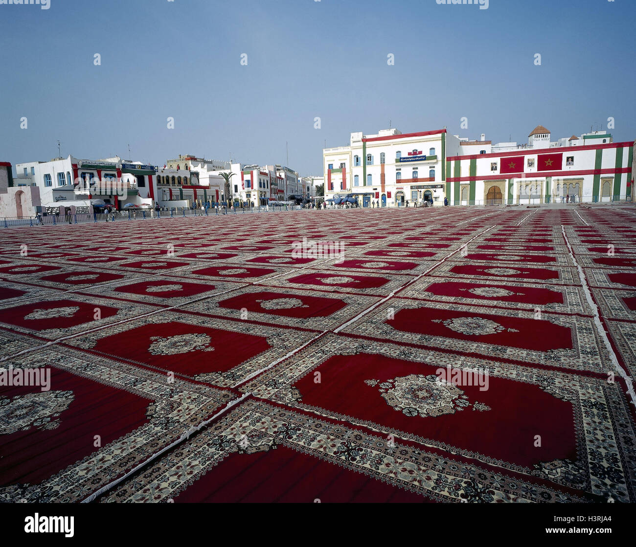 Maroc, Essaouira, Moulay Hassan Platz, tapis, nord-ouest, sud, centre de province, ville, maisons, maisons d'habitation, l'espace, des tapis orientaux, tapis persans, la réception, le roi, les traditions, la tradition, la culture, à l'extérieur Banque D'Images