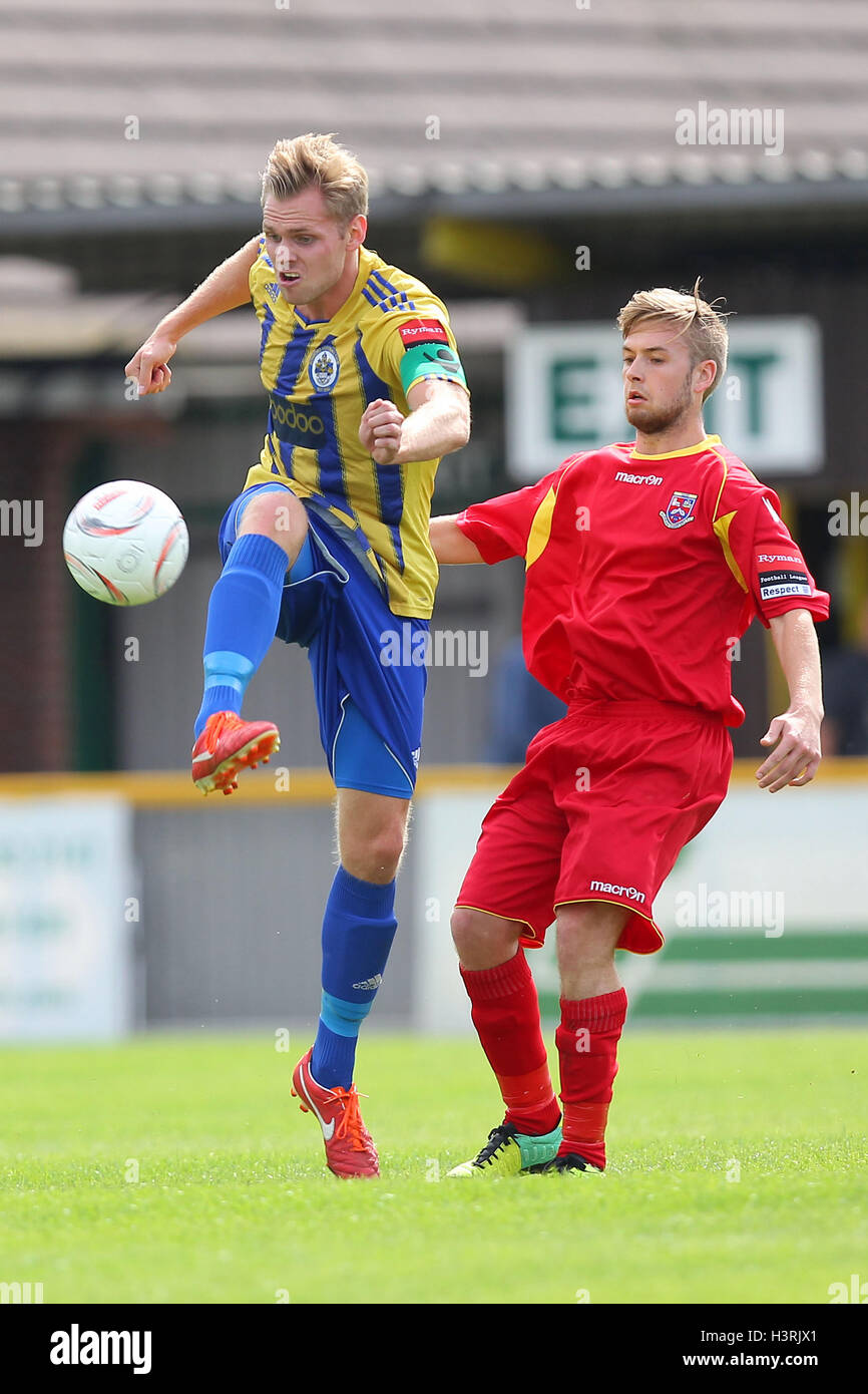 Jack Barry en action pour Romford - Romford vs Burnham Ramblers - Ryman Division de la Ligue de football du Nord un navire à Thurrock Lane, FC, Purfleet, Essex - 09/08/14 Banque D'Images