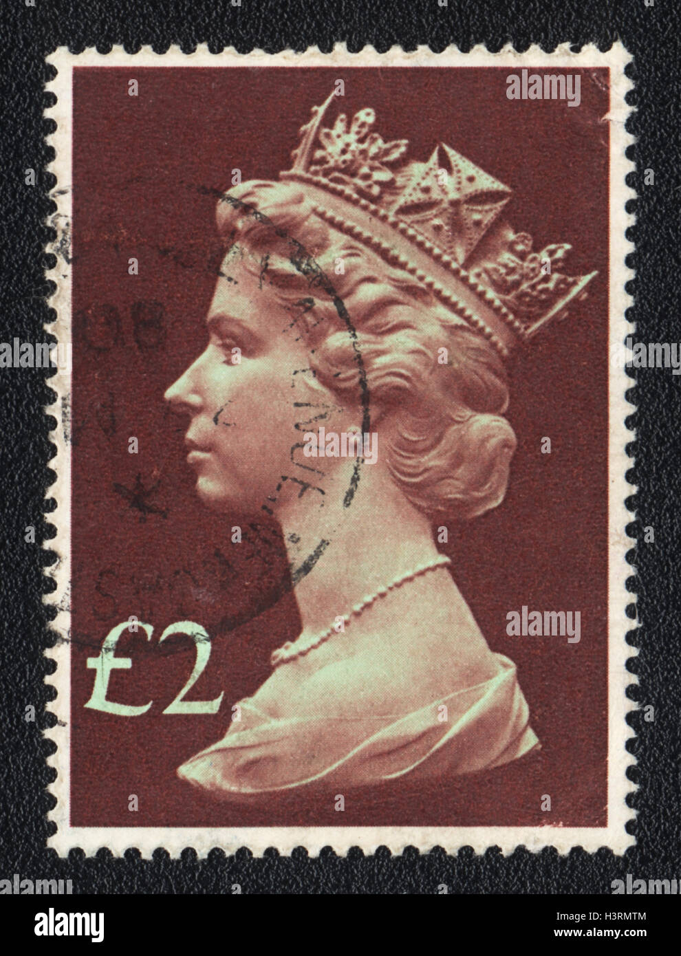 Un timbre-poste imprimé en Grande-Bretagne, spectacles Portrait de la reine Elizabeth 2nd, 1980 Banque D'Images