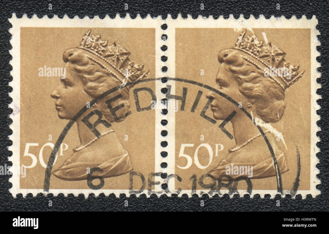 Un timbre-poste imprimé en Grande-Bretagne, spectacles Portrait de la reine Elizabeth 2nd, 1980 Banque D'Images